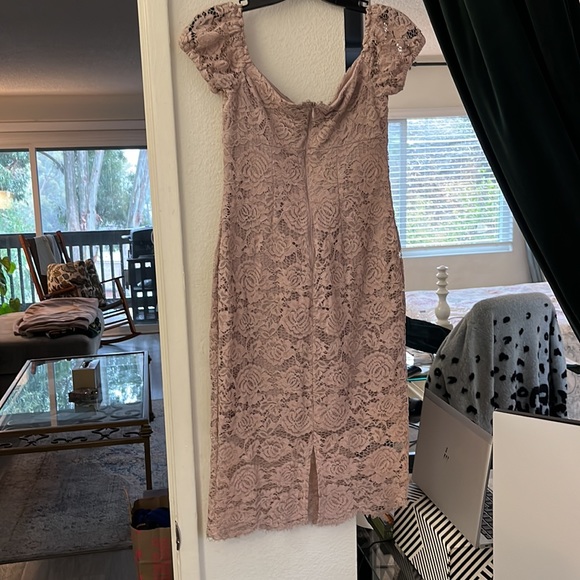 Express mauve lace dress dress size 4 can be off shoulder or on. Wore twice! - Picture 6 of 12